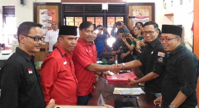 DPC PDIP Kota Malang Serahkan Berkas Pendaftaran Parpol ke KPUD DPC PDIP Kota Malang Serahkan Berkas Pendaftaran Parpol ke KPUD