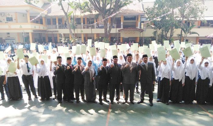 169 ASN Kemenag Kota Malang Terima Satya Lencana 169 ASN Kemenag Kota Malang Terima Satya Lencana