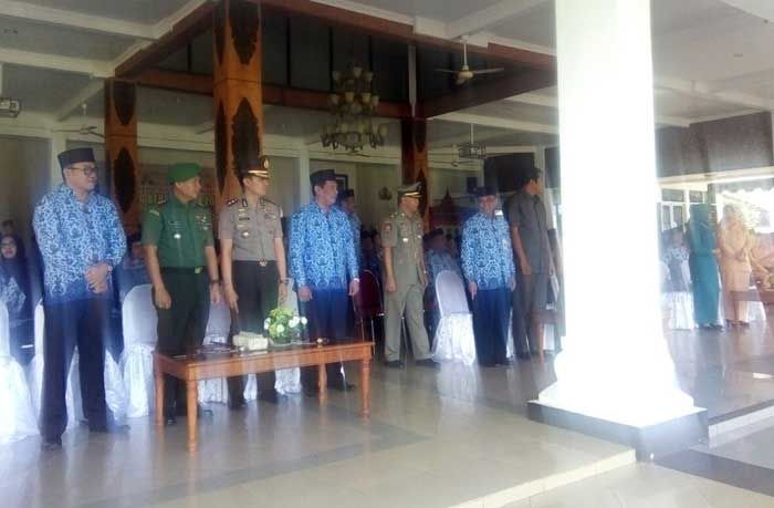 Bupati Indartato Berikan Penghargaan pada Satpol-PP, Satlinmas, dan Damkar