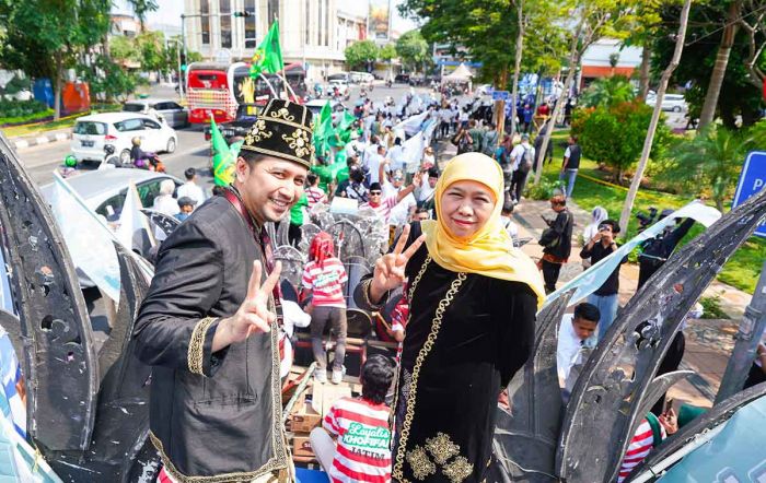 Deklarasi Kampanye Damai di Tugu Pahlawan, Khofifah-Emil Ajak Masyarakat Terapkan Politik Santun Deklarasi Kampanye Damai di Tugu Pahlawan, Khofifah-Emil Ajak Masyarakat Terapkan Politik Santun