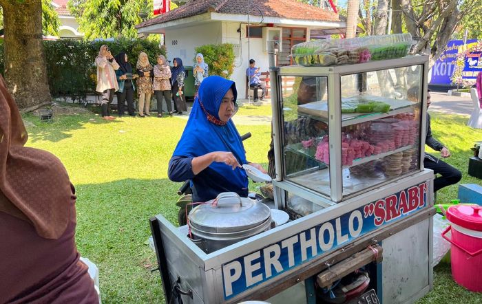 Upacara Manusuk Sima Hari Jadi Kota Kediri ke-1.144 Hadirkan UMKM untuk Hidangkan Makanan Upacara Manusuk Sima Hari Jadi Kota Kediri ke-1.144 Hadirkan UMKM untuk Hidangkan Makanan