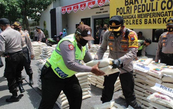 Peringati HUT ke-75 Kemerdekaan RI, Kapolres Bangkalan Bagikan 10 Ton Beras ke Masyarakat