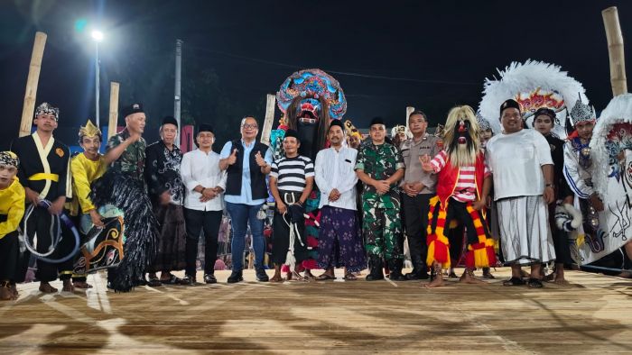 Hadiri Pentas Seni Pencak Silat Burung Sikatan, Wabup Gresik Minta Jaga dan Lestarikan Budaya Hadiri Pentas Seni Pencak Silat Burung Sikatan, Wabup Gresik Minta Jaga dan Lestarikan Budaya