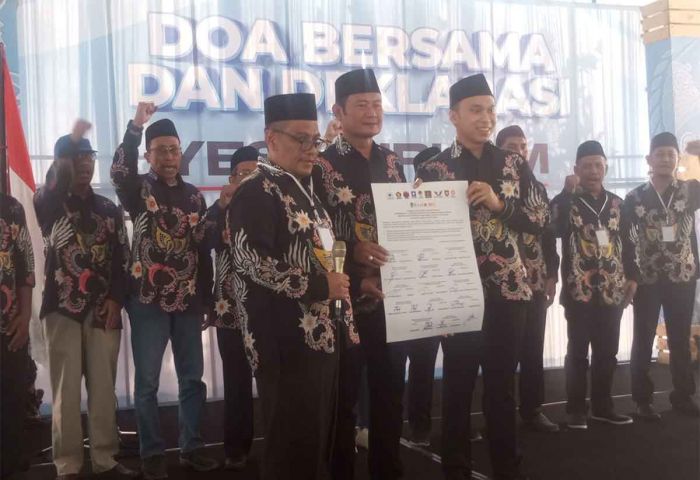 Yuhronur Efendi-Dirham Akbar Aksara Daftar ke KPU Lamongan Yuhronur Efendi-Dirham Akbar Aksara Daftar ke KPU Lamongan
