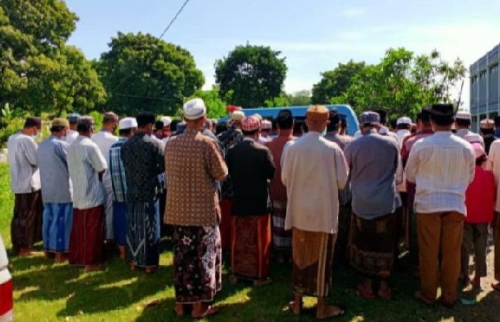 Keluarga Protes, Jenazah Dimakamkan Standar Covid-19 Hanya Dilakukan Satu Petugas Kesehatan Keluarga Protes, Jenazah Dimakamkan Standar Covid-19 Hanya Dilakukan Satu Petugas Kesehatan