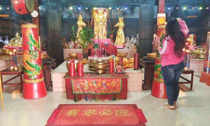 Begini Suasana Perayaan Imlek di Vihara Avalokitesvara Pamekasan