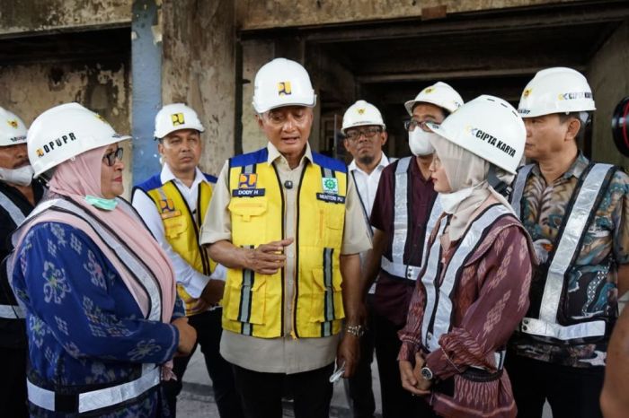 Walkot Vinanda dan Pimpinan Dewan Dampingi Menteri PU Tinjau Gedung DPRD Kota Kediri Pascaterbakar