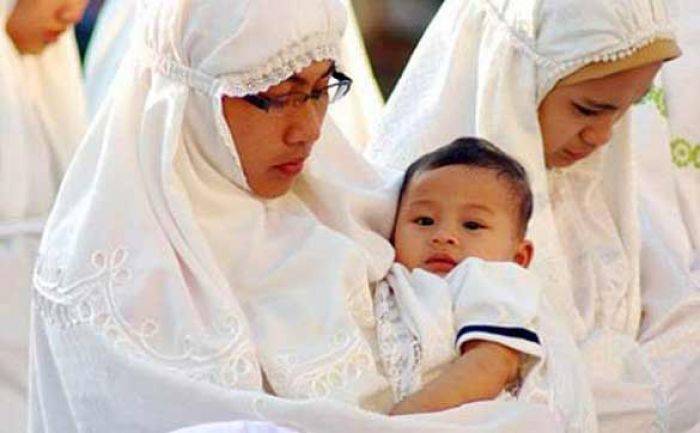 Gendonglah Bayi Saat Maghrib Tiba, Ini Alasannya! Gendonglah Bayi Saat Maghrib Tiba, Ini Alasannya!