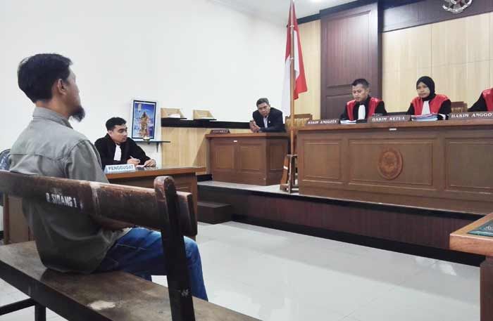 Posting Gambar Bupati Sambari Bertanduk, Pria ini Divonis 1 Bulan Penjara Posting Gambar Bupati Sambari Bertanduk, Pria ini Divonis 1 Bulan Penjara