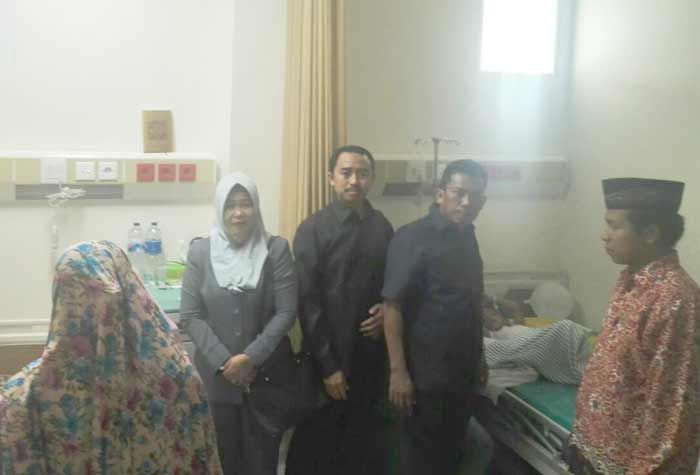 Komisi IV DPRD Gresik Jenguk Balita Korban Kecelakaan yang Kakinya Diamputasi Komisi IV DPRD Gresik Jenguk Balita Korban Kecelakaan yang Kakinya Diamputasi