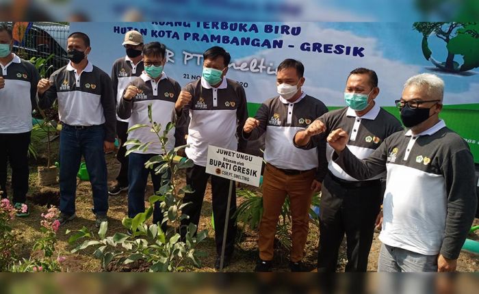 Smelting Tanam Ratusan Pohon Langka di Taman Prambangan Kebomas Smelting Tanam Ratusan Pohon Langka di Taman Prambangan Kebomas