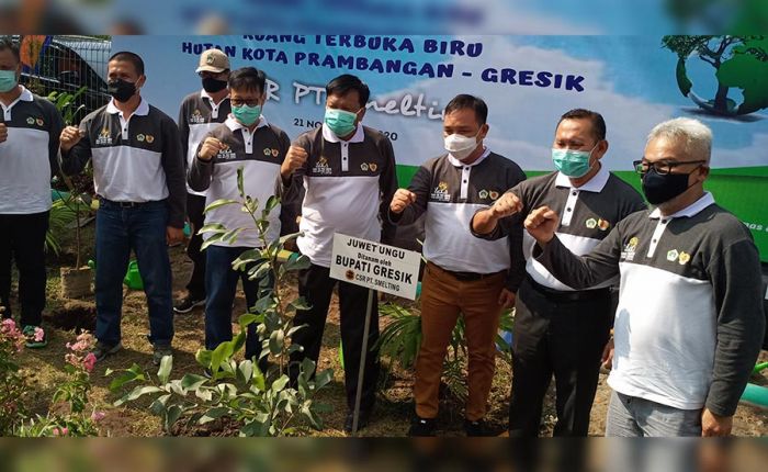 Smelting Tanam Ratusan Pohon Langka di Taman Prambangan Kebomas