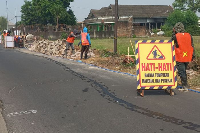 Tingkatkan Pertumbuhan Ekonomi, Pemkab Mojokerto Segera Tuntaskan Pengerjaan Infrastruktur Jalan Tingkatkan Pertumbuhan Ekonomi, Pemkab Mojokerto Segera Tuntaskan Pengerjaan Infrastruktur Jalan