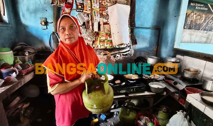 Langka dan Mahal, Pemilik Warung di Kediri ini Sebut Harga LPG 3 Kg Tembus Rp21 Ribu Langka dan Mahal, Pemilik Warung di Kediri ini Sebut Harga LPG 3 Kg Tembus Rp21 Ribu
