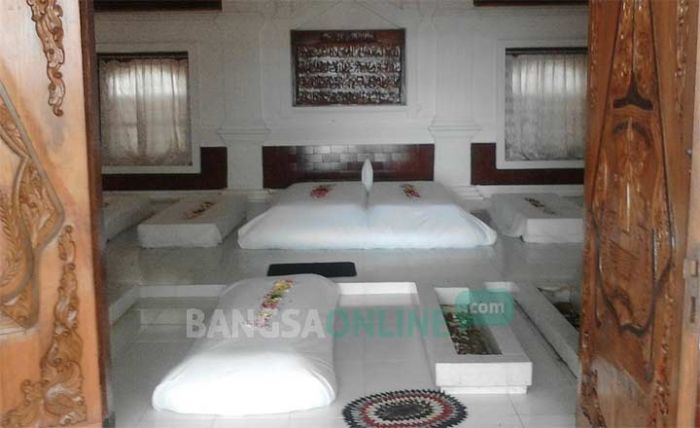 Makam Kandjeng Djimat Pacitan yang Keramat, Helikopter dan Burung Jatuh Saat Melintas Makam Kandjeng Djimat Pacitan yang Keramat, Helikopter dan Burung Jatuh Saat Melintas