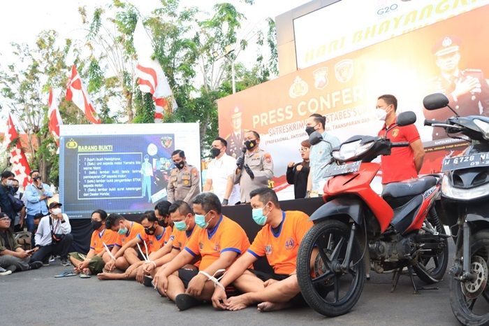 Ngaku Kanit Jatanras dan Petugas BNN, 7 Tersangka Nekat Peras Uang dan Rampas Motor Warga Ngaku Kanit Jatanras dan Petugas BNN, 7 Tersangka Nekat Peras Uang dan Rampas Motor Warga