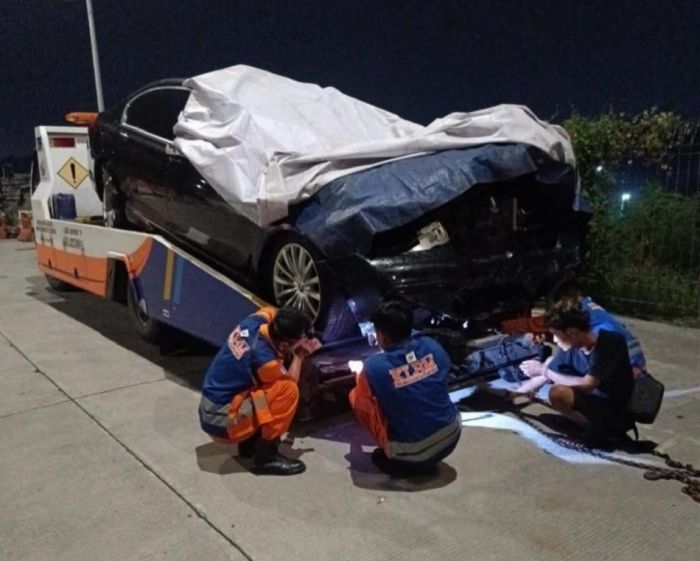 Gegara Google Maps, Mobil BMW Terjun dari Ruas Tol KLBM Gresik, Kok Bisa? Gegara Google Maps, Mobil BMW Terjun dari Ruas Tol KLBM Gresik, Kok Bisa?