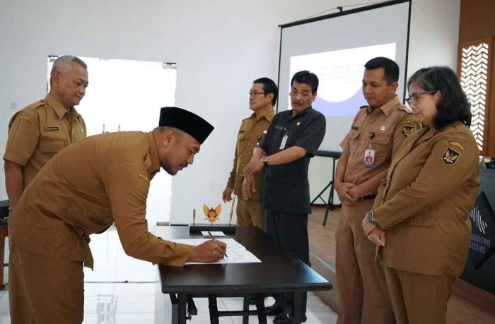 Pj Wali Kota Kediri Saksikan Penandatanganan Perjanjian Kerja Sama Pemanfaatan Data Kependudukan Pj Wali Kota Kediri Saksikan Penandatanganan Perjanjian Kerja Sama Pemanfaatan Data Kependudukan