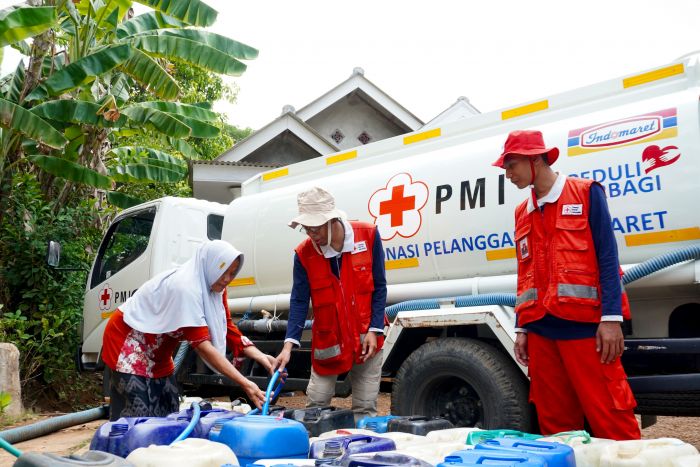 PMI Kabupaten Pasuruan Salurkan 100 Ribu L Air Bersih untuk Warga Terdampak Kekeringan di Paserpan PMI Kabupaten Pasuruan Salurkan 100 Ribu L Air Bersih untuk Warga Terdampak Kekeringan di Paserpan