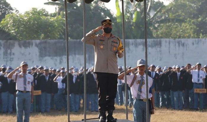 Kasatlantas Probolinggo Kota Ajak Ratusan Siswa Cinta Tanah Air