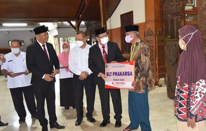 Selain Lansia, Pemkab Tulungagung Salurkan BLT untuk Buruh dan Petani Tembakau Selain Lansia, Pemkab Tulungagung Salurkan BLT untuk Buruh dan Petani Tembakau