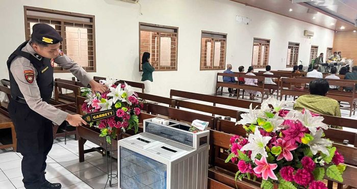 Demi Keamanan Ibadah Umat Nasrani, Polres Ngawi Sterilisasi Sejumlah Gereja