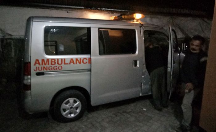 Jauh dari Pemakaman, Warga Dusun Junggo Urunan Beli Ambulans Jauh dari Pemakaman, Warga Dusun Junggo Urunan Beli Ambulans