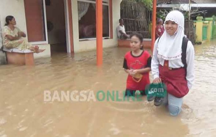 Giliran Curahmalang Jombang Direndam Banjir, Sekolah Diliburkan Giliran Curahmalang Jombang Direndam Banjir, Sekolah Diliburkan