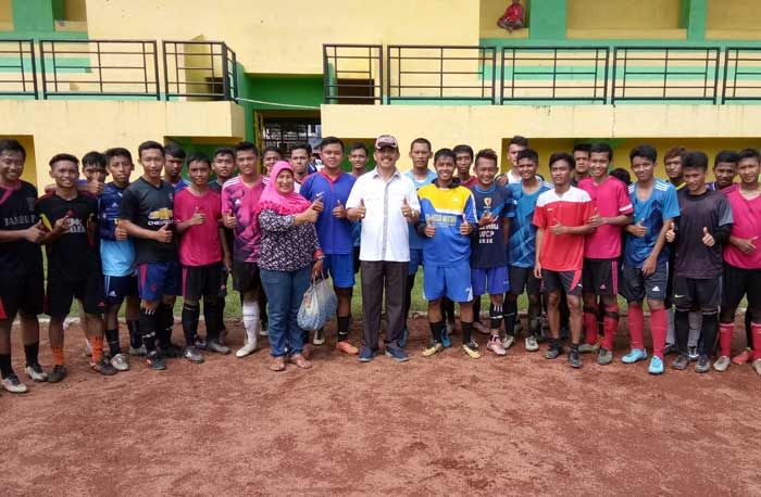 Pantau Seleksi Turnamen Sepakbola di GOR Merdeka, Gus Syaf Beri Wejangan para Pemain Pantau Seleksi Turnamen Sepakbola di GOR Merdeka, Gus Syaf Beri Wejangan para Pemain