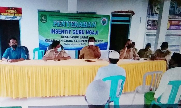 Sembilan Guru Ngaji di Dasuk Barat Sumenep Terima Insentif