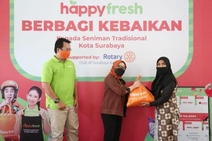 HappyFresh Salurkan 250 Paket Sembako pada Seniman