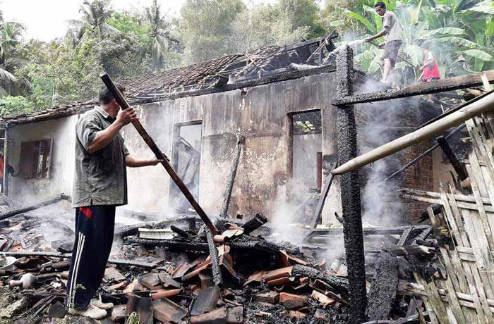 Satu Rumah Warga di Tulakan Pacitan Ludes Dilalap si Jago Merah