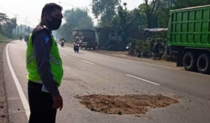 Kecelakaan Dump Truk Vs Motor di Balongbendo, Satu Korban Meninggal di Lokasi