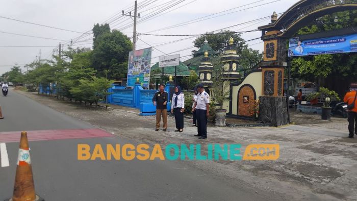 Ciptakan Kenyamanan, Dishub Kabupaten Madiun Kerjakan Paket ZoSS SMPN 1 Wonoasri dan SMPN 2 Wungu Ciptakan Kenyamanan, Dishub Kabupaten Madiun Kerjakan Paket ZoSS SMPN 1 Wonoasri dan SMPN 2 Wungu