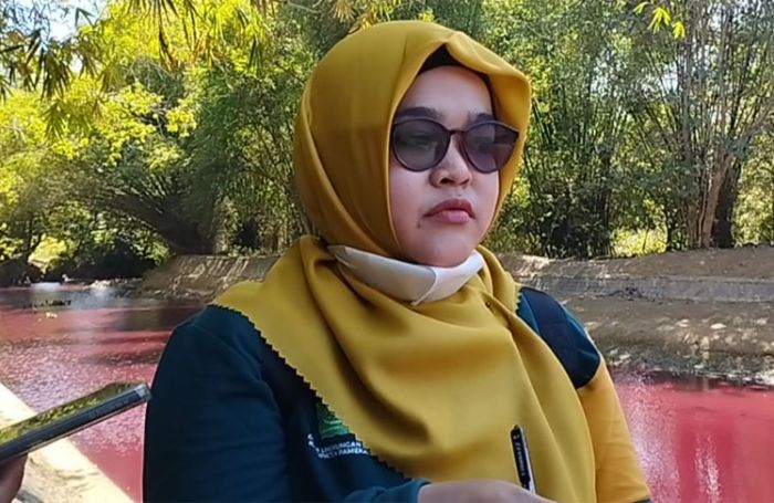 Diduga karena Limbah Batik, Air Sungai di Pamekasan Berubah Warna Jadi Merah Pekat Diduga karena Limbah Batik, Air Sungai di Pamekasan Berubah Warna Jadi Merah Pekat
