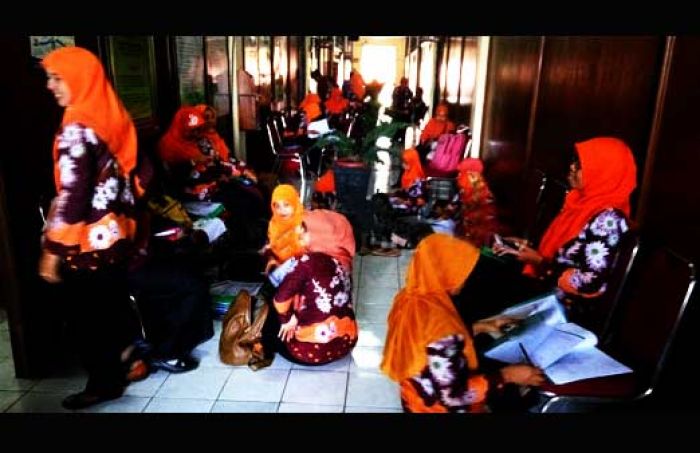 114 Bidan PTT di Pasuruan segera Dilantik Menjadi CPNS 114 Bidan PTT di Pasuruan segera Dilantik Menjadi CPNS