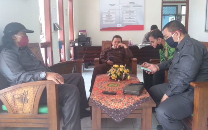 Gagal Temui Pejabat Saat Sidak ke Disperikel, DPRD Jember Menduga Ada yang Ditutup-tutupi Gagal Temui Pejabat Saat Sidak ke Disperikel, DPRD Jember Menduga Ada yang Ditutup-tutupi