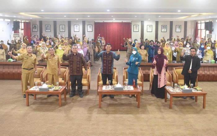 Wali Kota Kediri: Perempuan dan Laki-Laki Miliki Peran Sama dan Tidak Dapat Dibedakan Wali Kota Kediri: Perempuan dan Laki-Laki Miliki Peran Sama dan Tidak Dapat Dibedakan