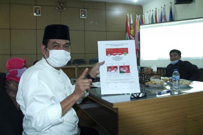 Surat Suara Pilbup Gresik, Paslon QA Berbaju Koko Putih Bersongkok Hitam