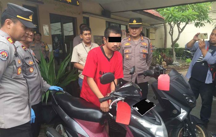 Nekat Curi Motor, Penjaga Toko di Galaxy Mall Ditangkap Nekat Curi Motor, Penjaga Toko di Galaxy Mall Ditangkap