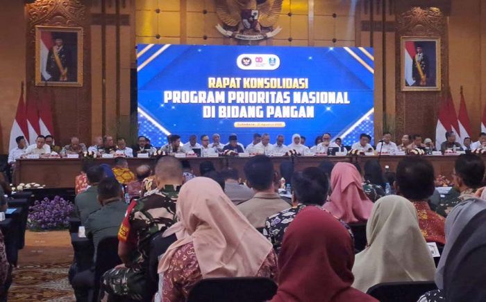 Gubernur Khofifah Instruksikan Kepala Daerah di Jatim Intensif Pantau Distribusi Beras Medium