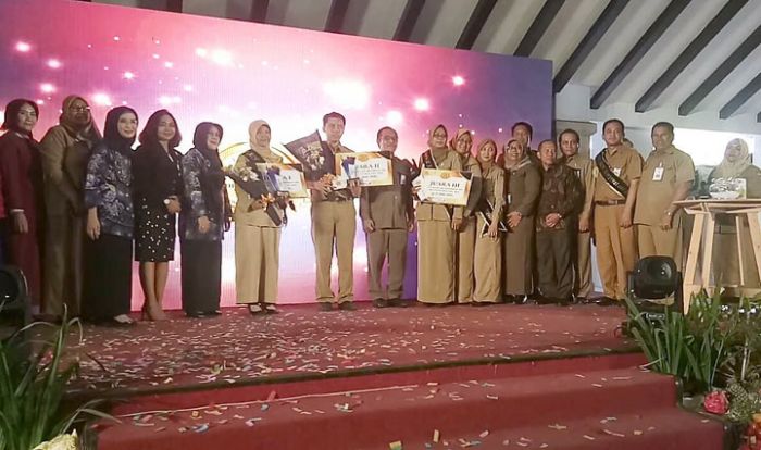 Pemkab Malang Beri Penghargaan kepada ASN Berprestasi Pemkab Malang Beri Penghargaan kepada ASN Berprestasi