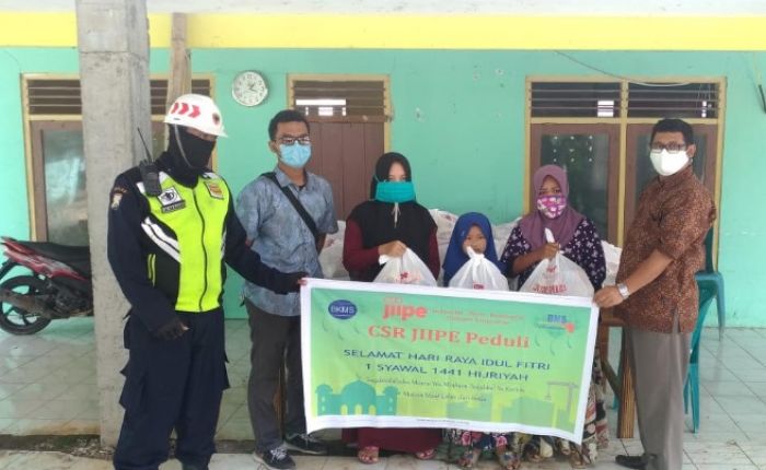 Jelang Idul Fitri 1441 H, JIIPE Bagikan Ratusan Paket Lebaran Jelang Idul Fitri 1441 H, JIIPE Bagikan Ratusan Paket Lebaran