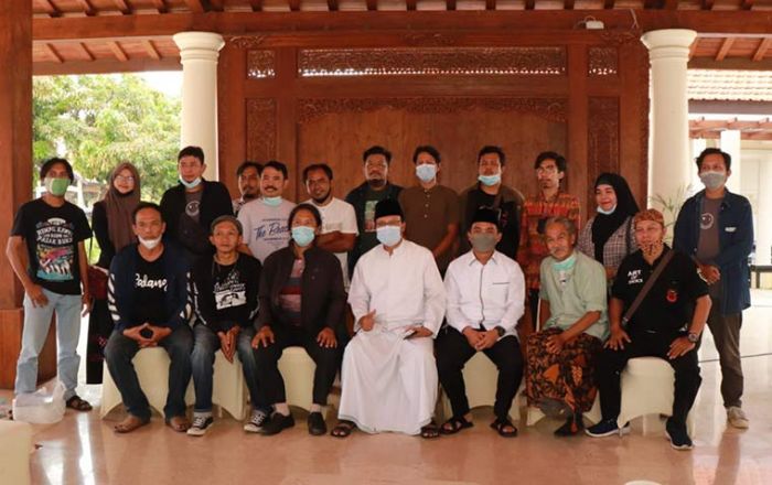 Ngobrol Bareng Seniman, Gus Ipul Ingin Kreativitas dan Pembangunan Kota Pasuruan Sejalan