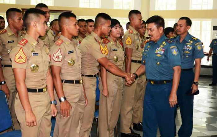 Wagub AAL Beri Pembekalan Taruna AAL Tingkat IV Wagub AAL Beri Pembekalan Taruna AAL Tingkat IV