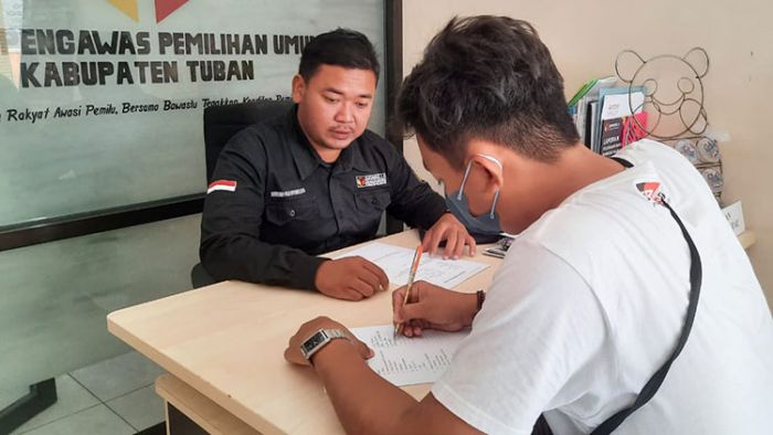Data Pribadinya Digunakan Parpol, Sejumlah Warga di Tuban Lapor Bawaslu Data Pribadinya Digunakan Parpol, Sejumlah Warga di Tuban Lapor Bawaslu