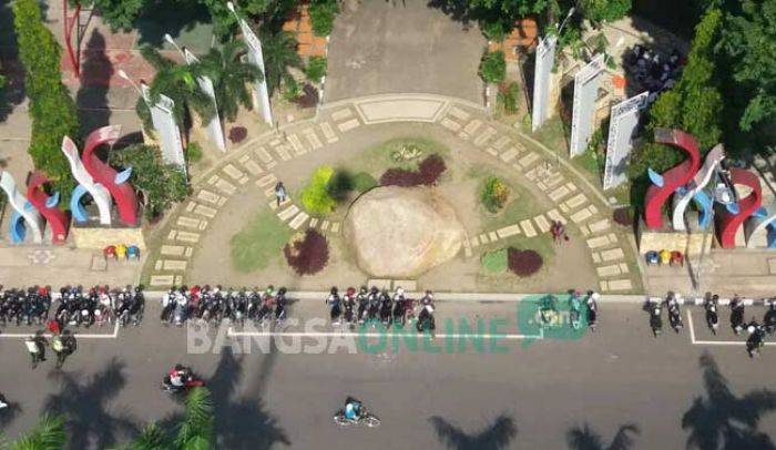 Indahnya Batu Semar di Alun-alun Bojonegoro Tampak dari atas Indahnya Batu Semar di Alun-alun Bojonegoro Tampak dari atas