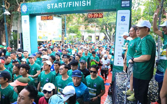 Pj Gubernur Jatim Lepas Keberangkatan Ribuan Peserta Surabaya Medic Air Run 2024 Pj Gubernur Jatim Lepas Keberangkatan Ribuan Peserta Surabaya Medic Air Run 2024