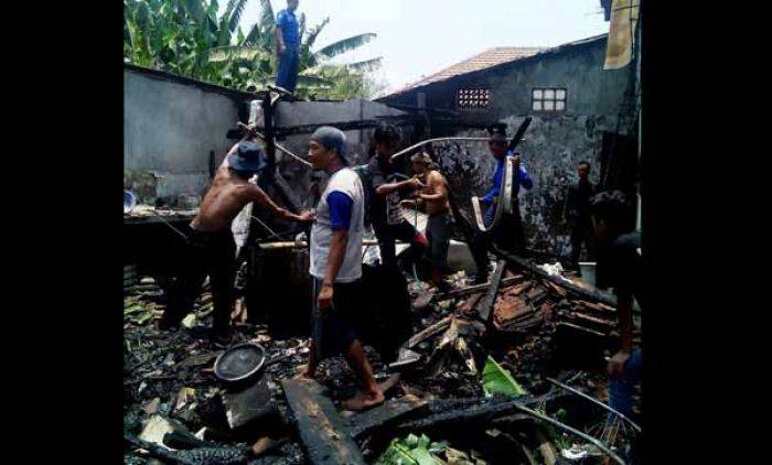 Rumah di Blawirejo Lamongan Terbakar Rumah di Blawirejo Lamongan Terbakar
