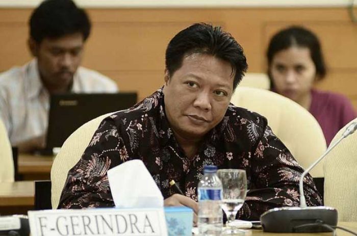 RUU Pemilu Segera Didok, Batasan Usia Komisioner Dinilai Diskriminatif RUU Pemilu Segera Didok, Batasan Usia Komisioner Dinilai Diskriminatif